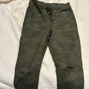 American Eagle. Size 12. Camo green skinny jeans